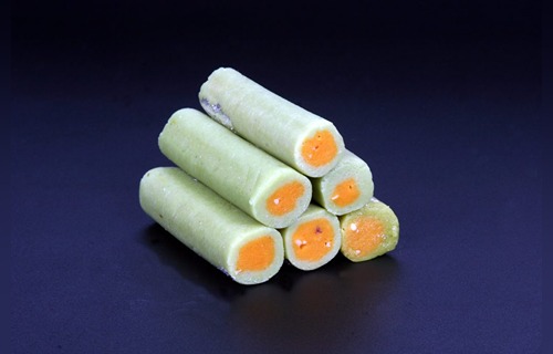 kaju pista roll
